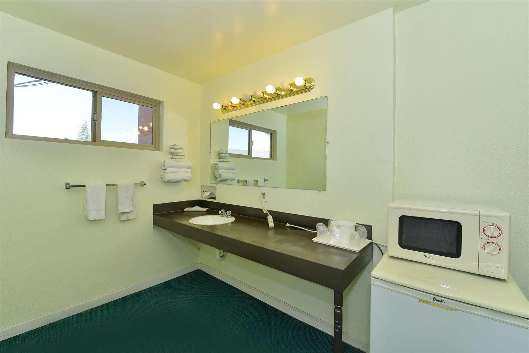 Americas Best Value Inn Red Bluff Exterior foto